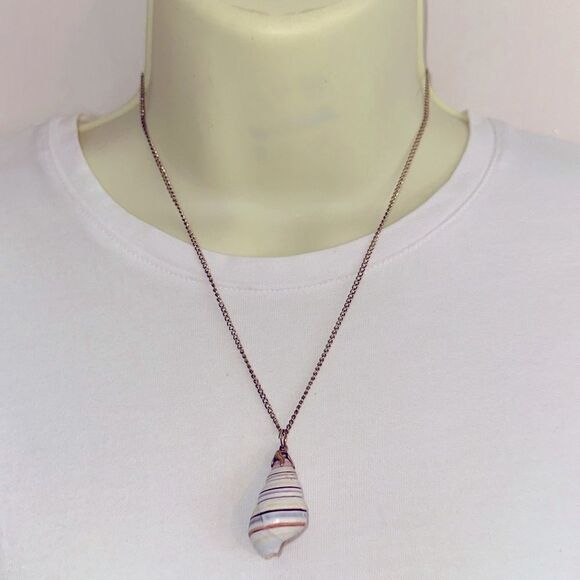 Multi color striped seashell with gold tone chain - Picture 2 of 3